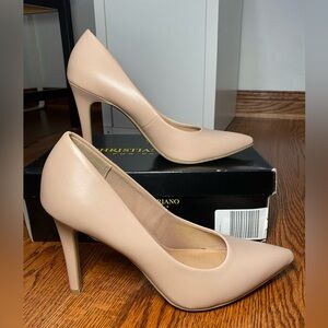 Beige color heels, size: 8.5